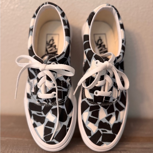Vans Black & White Abstract Pattern Canvas Sneakers - Picture 3 of 6